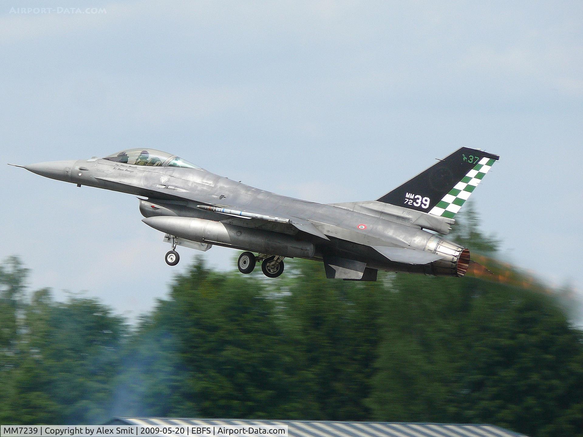MM7239, 1981 General Dynamics F-16AM Fighting Falcon C/N 61-361, General Dynamics F-16AM Fighting Falcon MM7239 Italian Air Force with a nicely painted tail