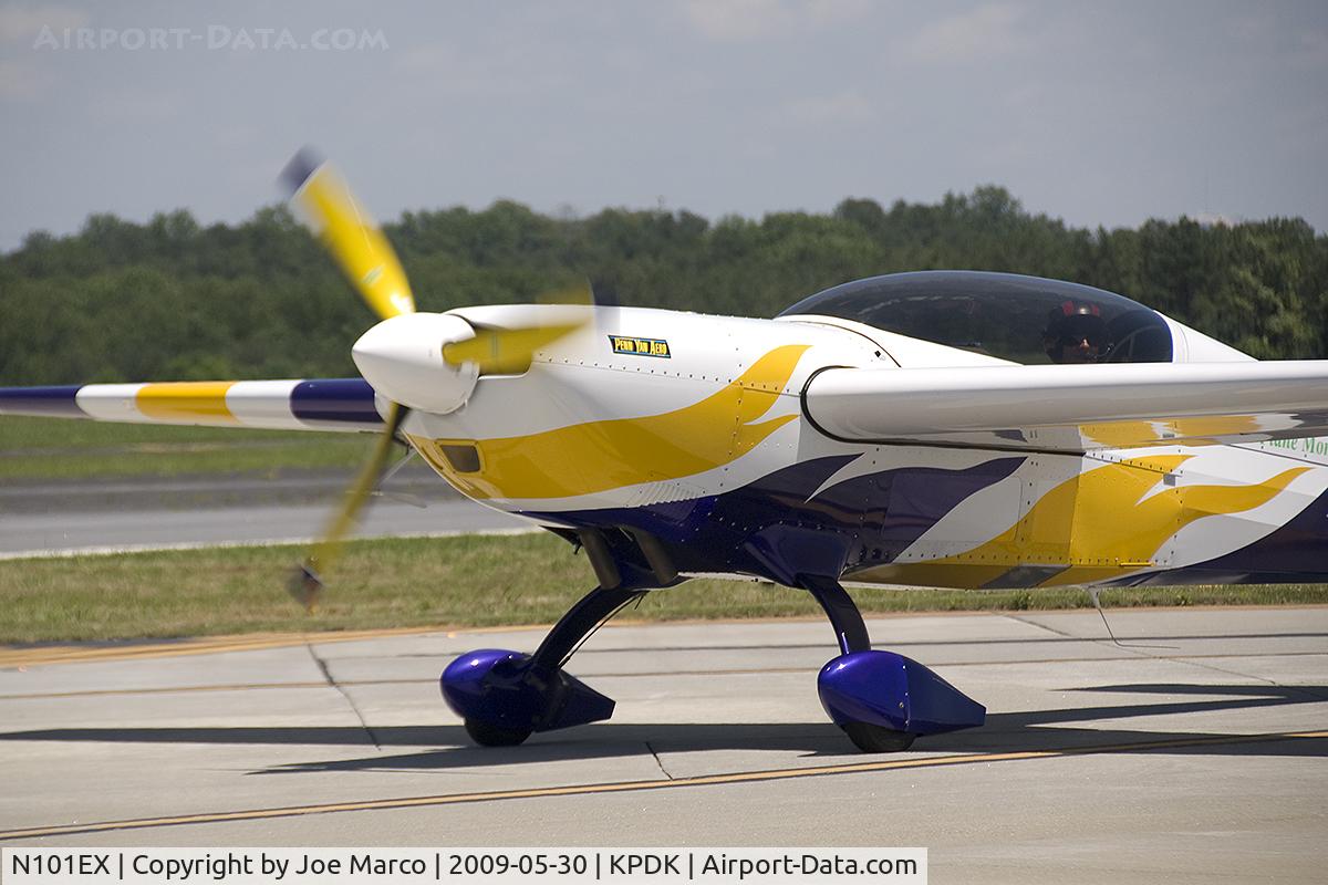 N101EX, 1995 Extra EA-300 C/N 060, @ PDK