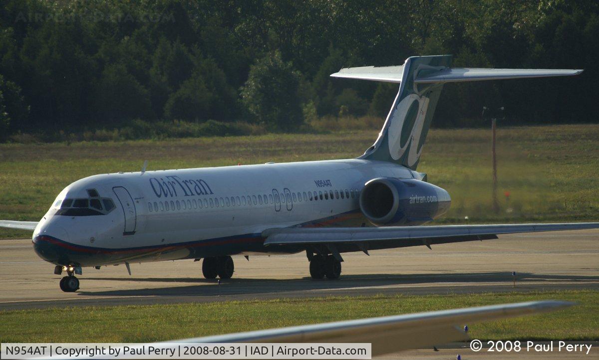 N954AT, 2000 Boeing 717-2BD C/N 55016, An AirTran bird taxiing in