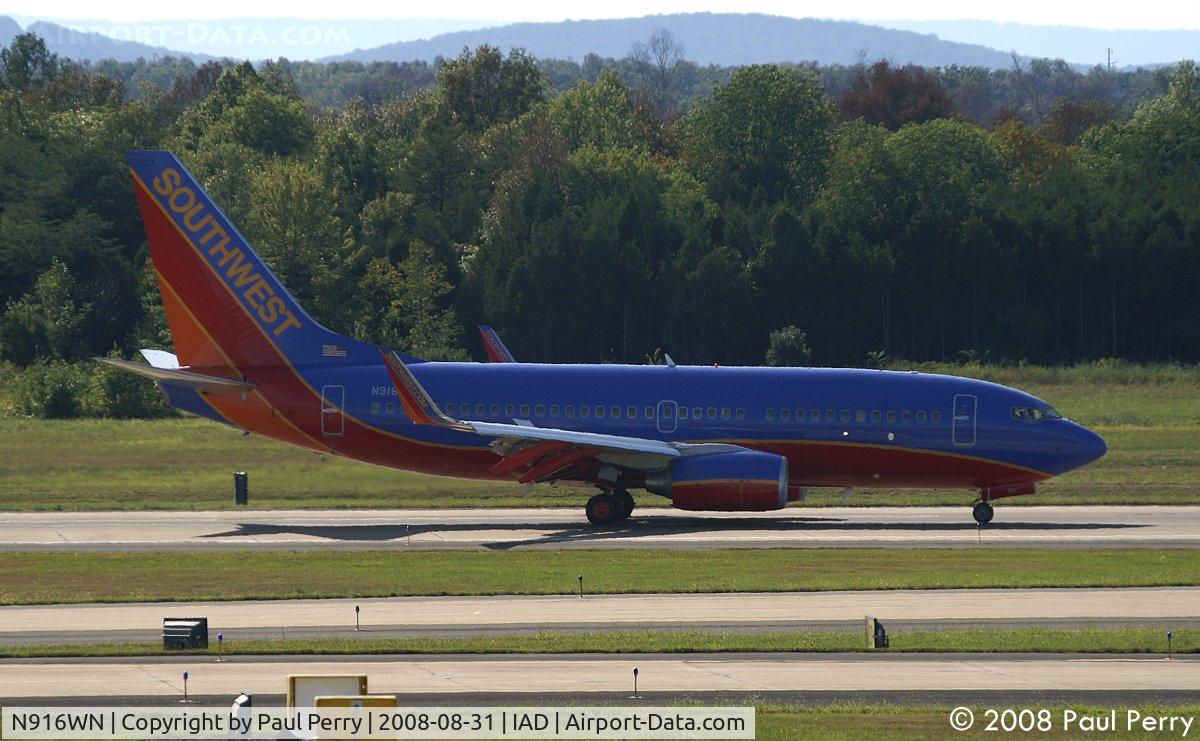 N916WN, 2008 Boeing 737-7H4 C/N 36623, A late afternoon Southwest arrival sliding in