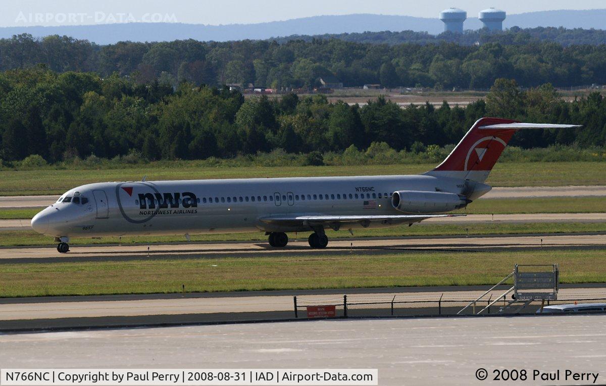 N766NC, 1977 McDonnell Douglas DC-9-51 C/N 47739, Taxiing in