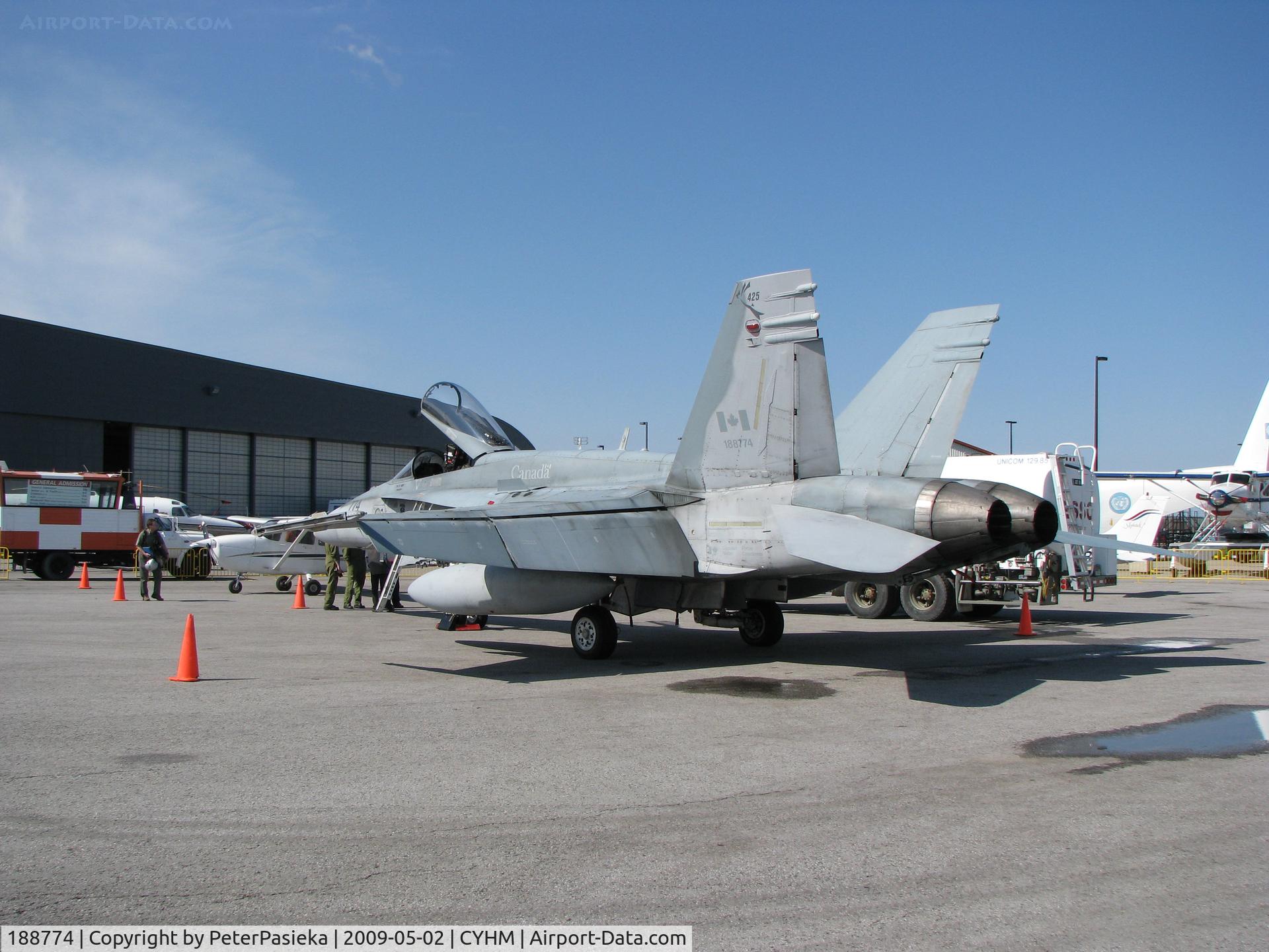 188774, 1986 McDonnell Douglas CF-188A Hornet C/N 0512/A423, @ Hamilton Airport - @ Canadian Warplane Heritage Museum