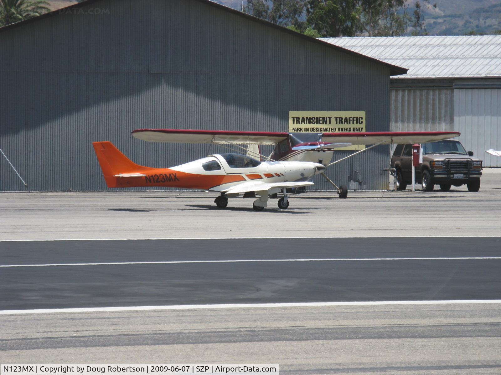 N123MX, 1988 Lancair 235 C/N 131, 1988 Maxwell LANCAIR 235, Lycoming O-320-D2 160 Hp, taxi to Rwy 22