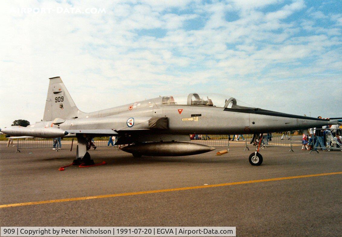 909, 1967 Northrop F-5B Freedom Fighter C/N N.9012, Royal Norwegian Air Force F-5B 909 of 336 Skv at the 1991 Intnl Air Tattoo at RAF Fairford