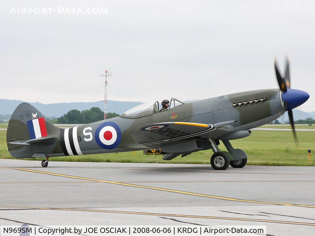 N969SM, 1945 Supermarine 394 Spitfire FR.XVIIIe C/N 6S/663052, At WWII Weekend in Reading