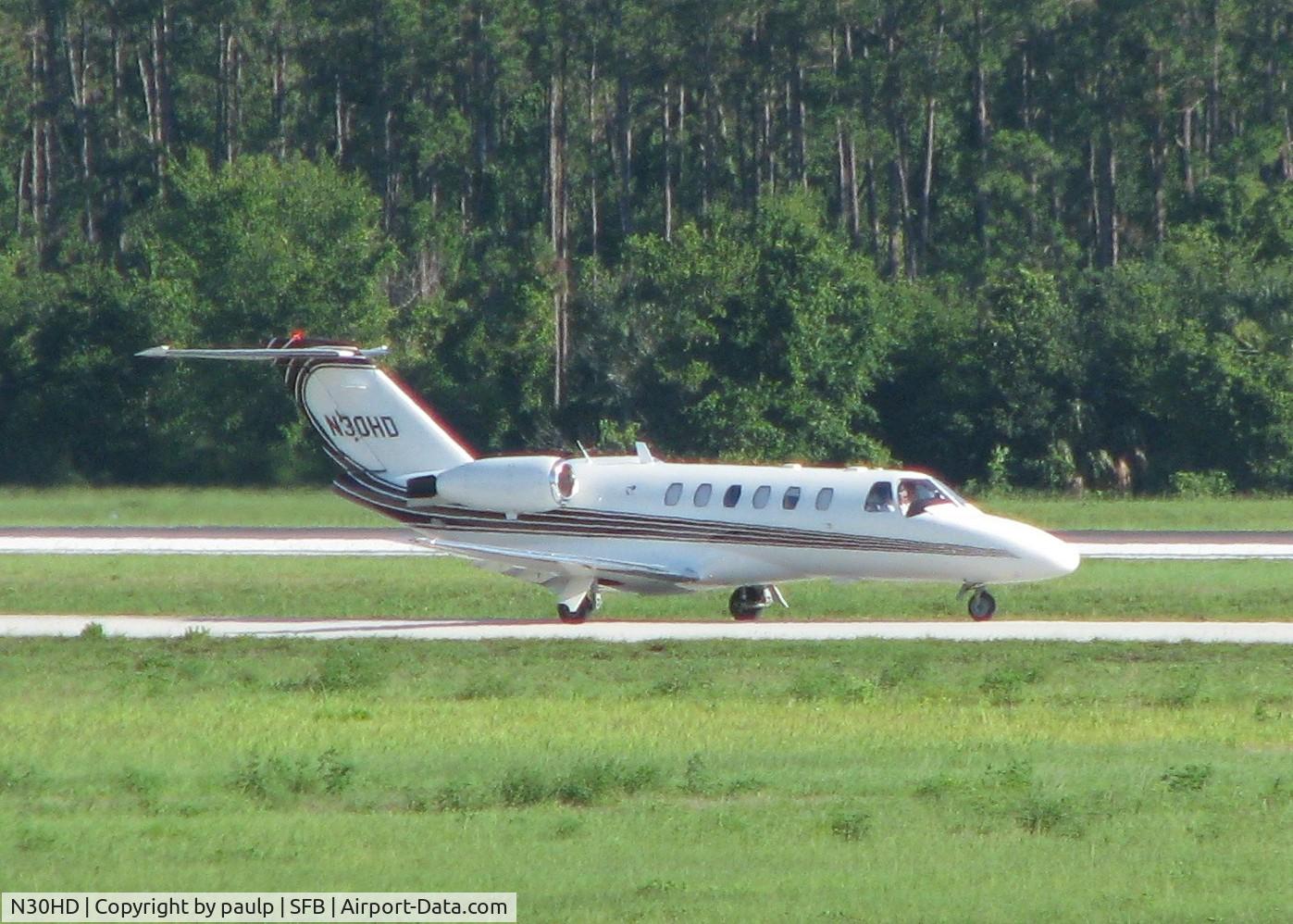 N30HD, 2002 Cessna 525A CitationJet CJ2 C/N 525A0062, Taxiing at Orlando Sanford.