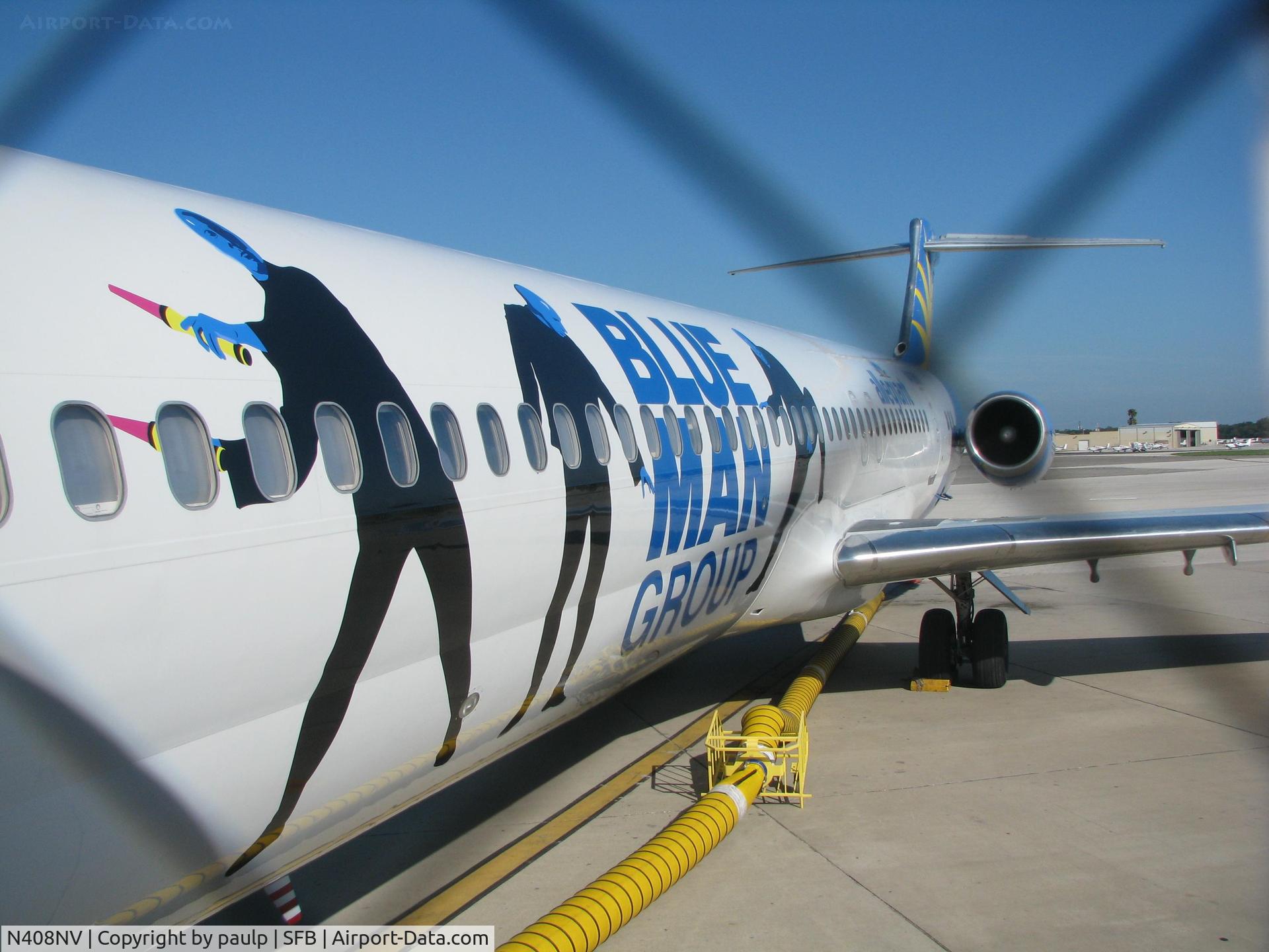 N408NV, 1991 McDonnell Douglas MD-82 (DC-9-82) C/N 53246, Boarding our plane at Orlando Sanford heading to Shreveport, Louisiana (KSHV). This was the only photo I could get of the Blue Man Group through the tiny window on the jetway.