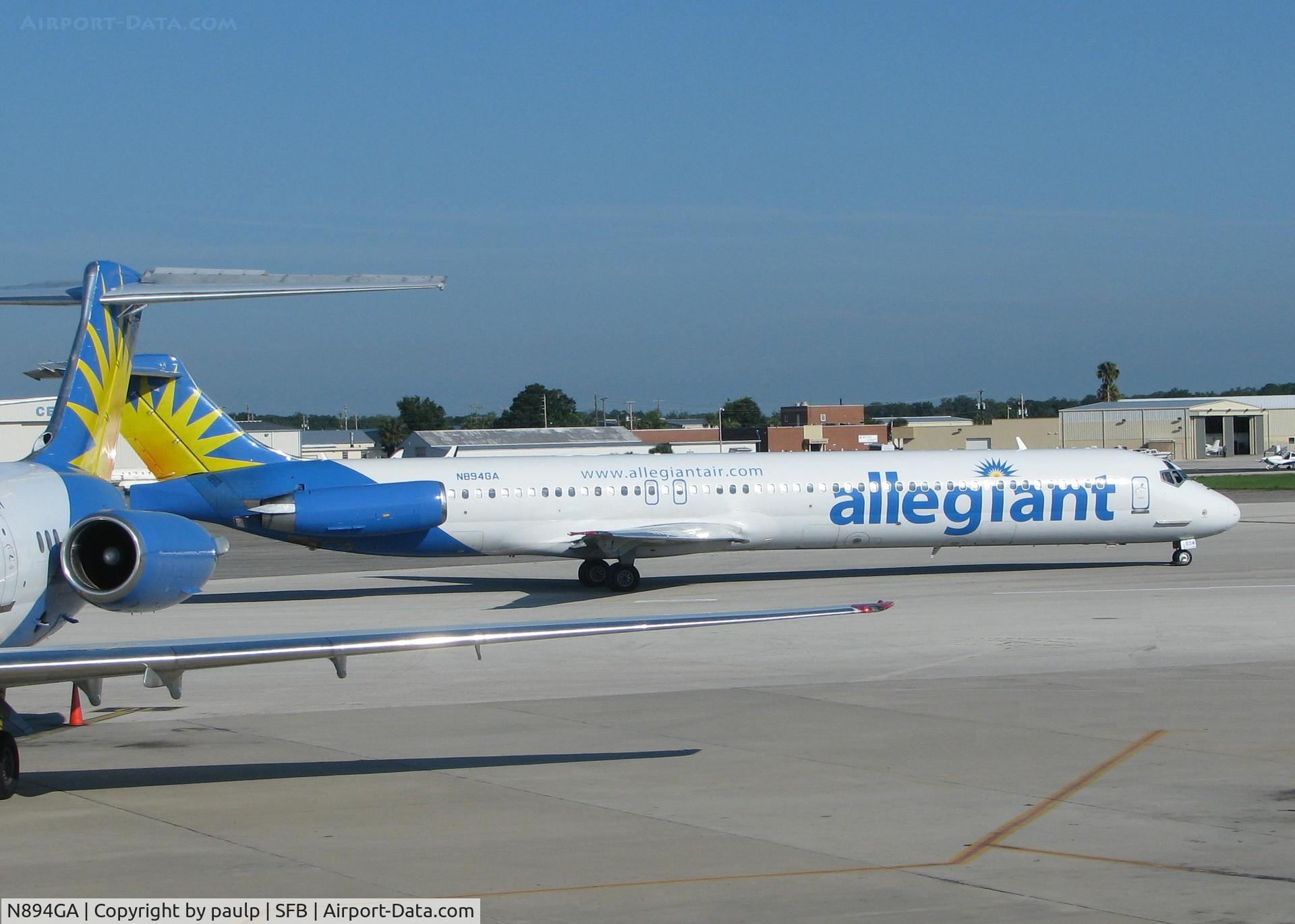 N894GA, 1988 McDonnell Douglas MD-82 (DC-9-82) C/N 49660, At Orlando Sanford.
