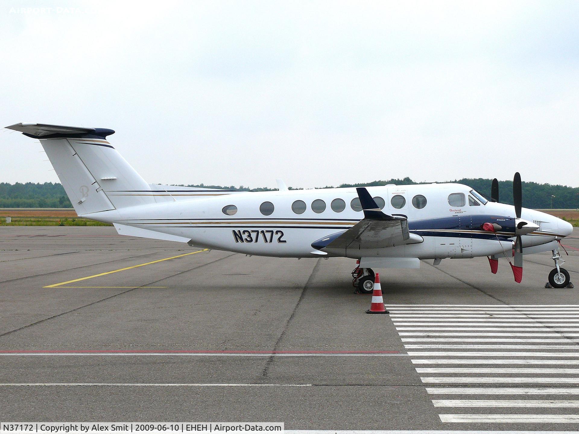 N37172, 2006 Raytheon Aircraft Company B300 King Air 350 C/N FL-472, Beechcraft BeB300 Super King Air 350 N37172