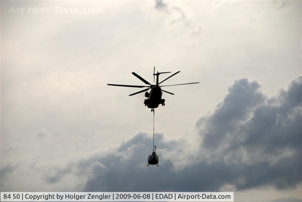 84 50, Sikorsky (VFW-Fokker) CH-53G C/N V65-048, CH 53 transport heli of german Bundeswehr is up and away with a lifted demaged Huey