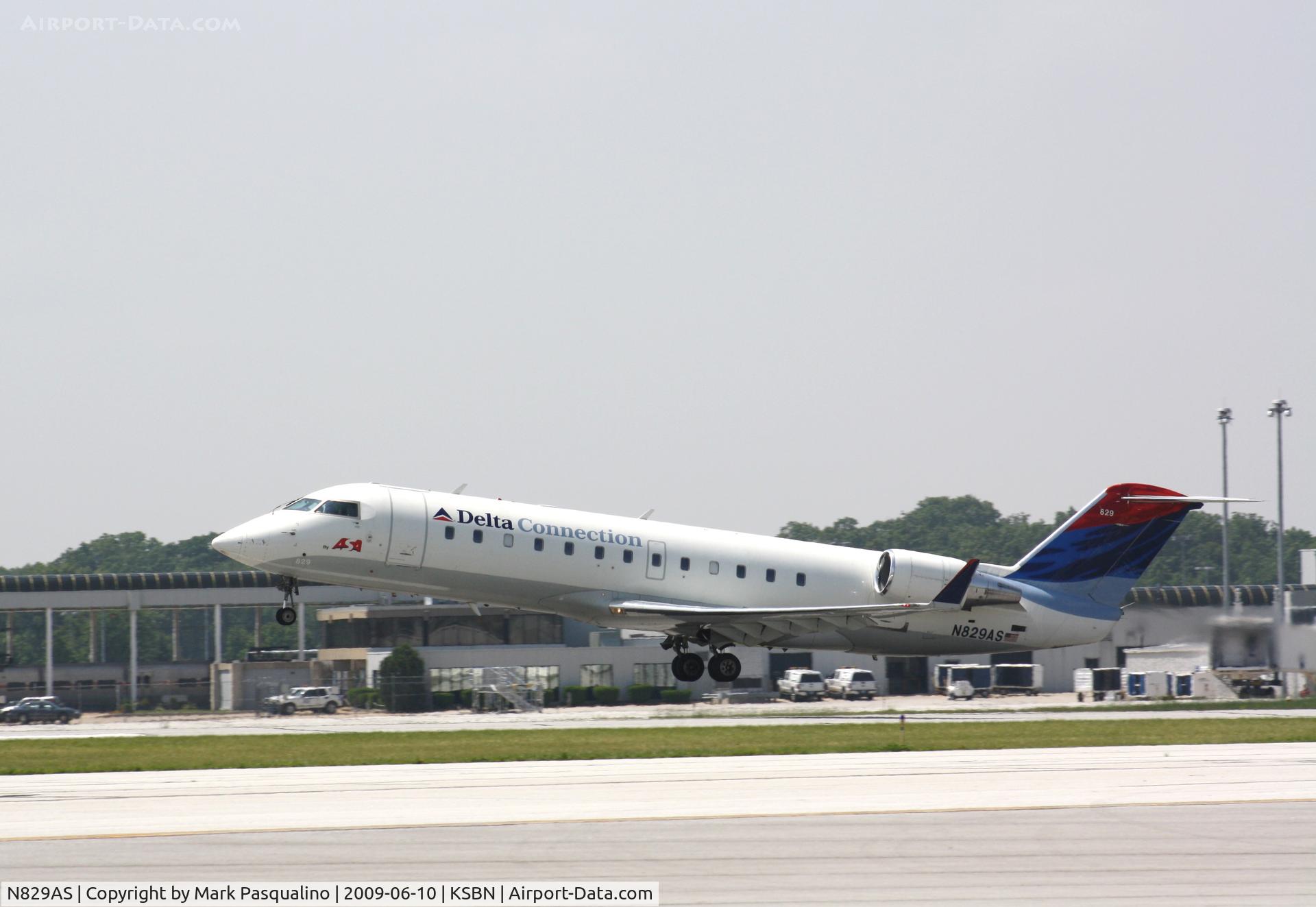 N829AS, 1998 Canadair CRJ-200ER (CL-600-2B19) C/N 7232, CL-600-2B19