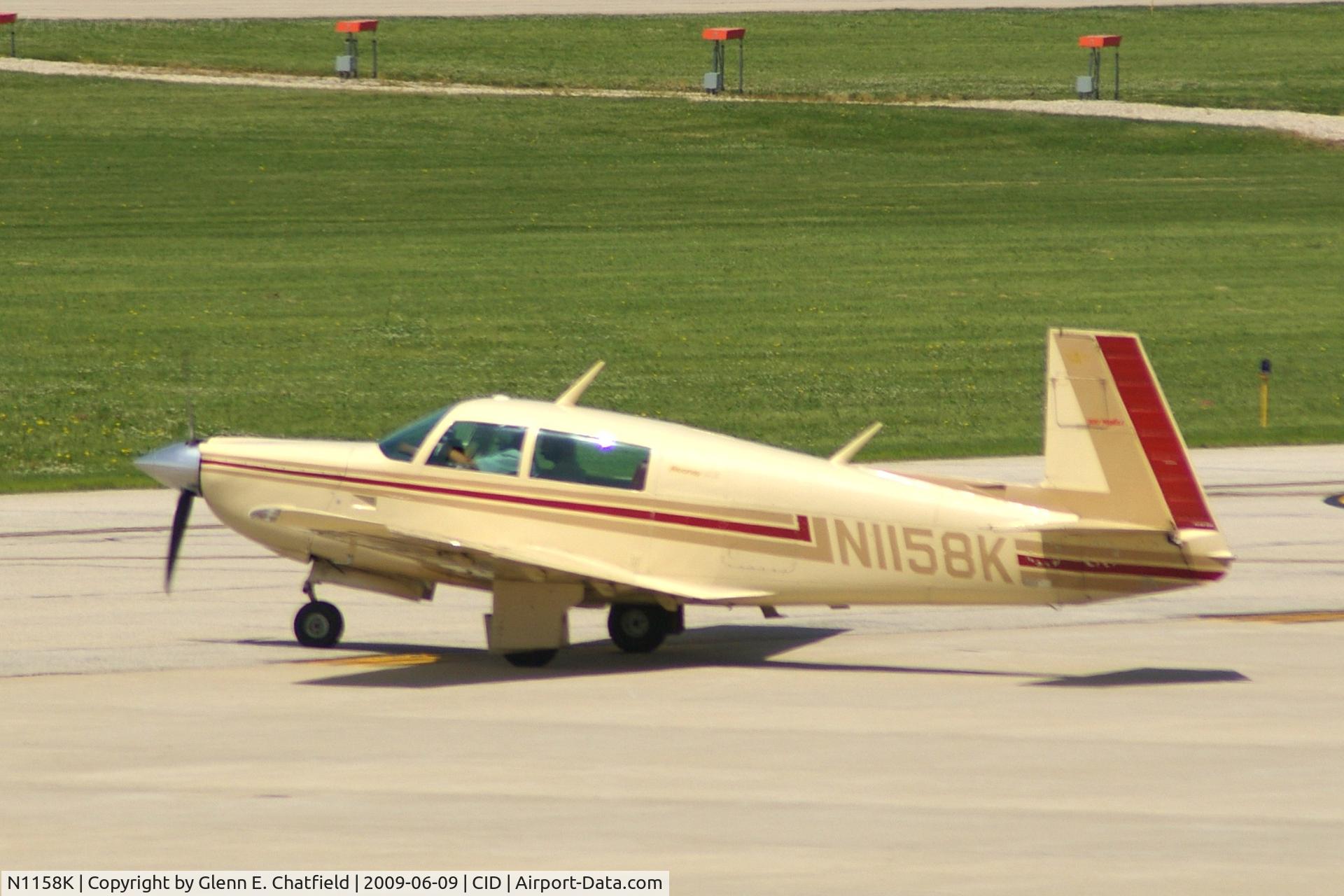 N1158K, 1982 Mooney M20J 201 C/N 24-1349, Taxiing for departure from Landmark FBO