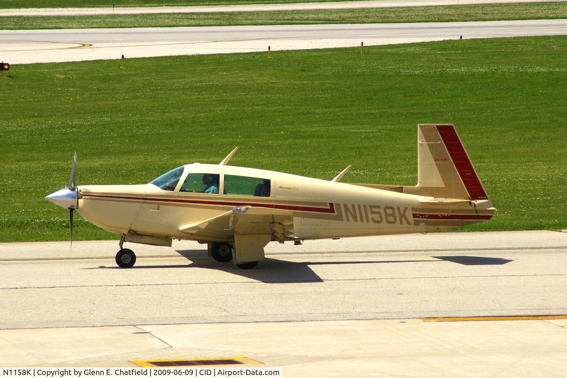 N1158K, 1982 Mooney M20J 201 C/N 24-1349, Taxiing for departure from Landmark FBO