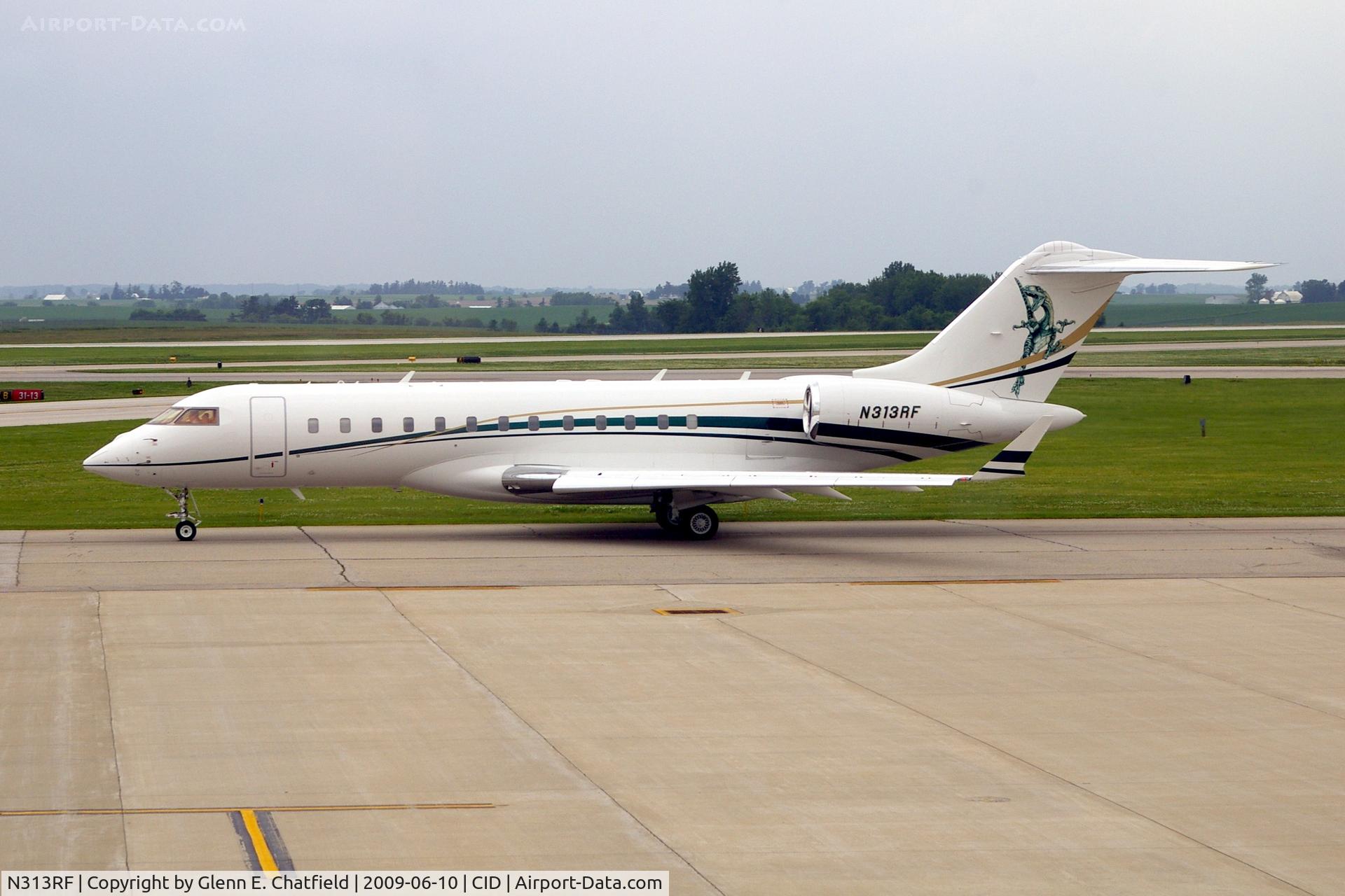 N313RF, 2006 Bombardier BD-700-1A10 Global Express C/N 9194, Taxiing to Runway 9 for departure