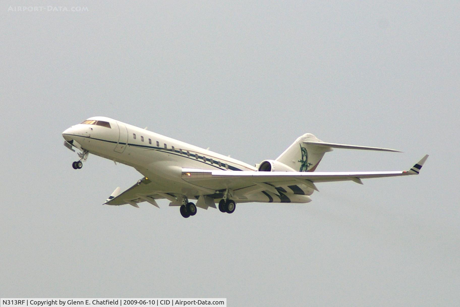 N313RF, 2006 Bombardier BD-700-1A10 Global Express C/N 9194, Climbing out after departing Runway 9