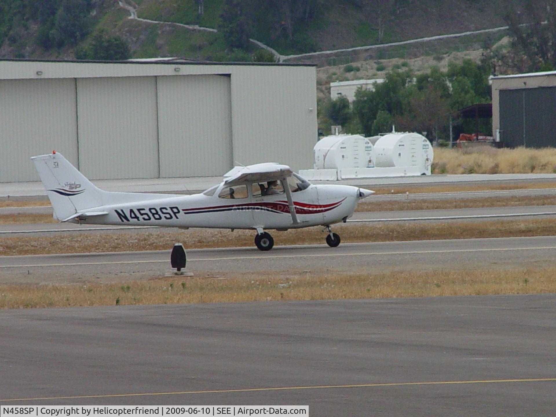 N458SP, 1999 Cessna 172S C/N 172S8323, Taxiing to Runway 27R for take off