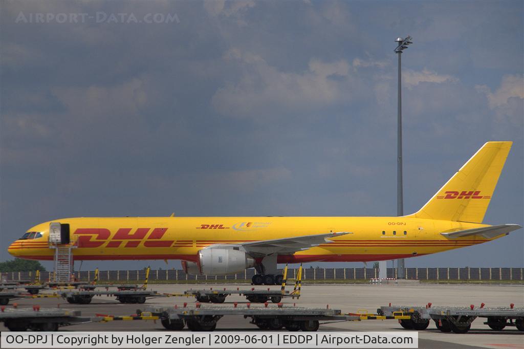 OO-DPJ, 1986 Boeing 757-236/SF C/N 23493, One with the new Formula 1 logo
