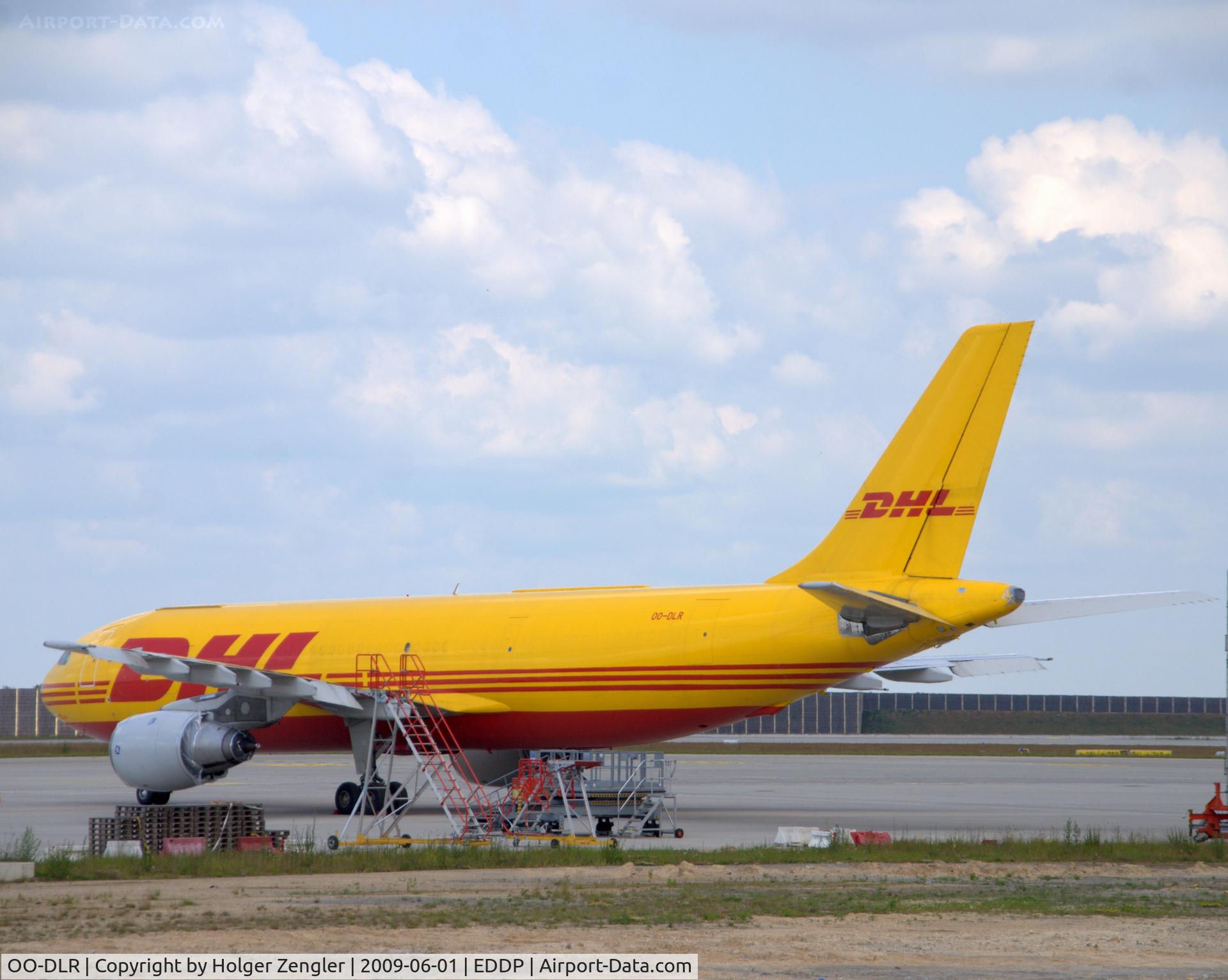 OO-DLR, 1979 Airbus A300B4-203(F) C/N 95, 30 years old Methusalem at a rest