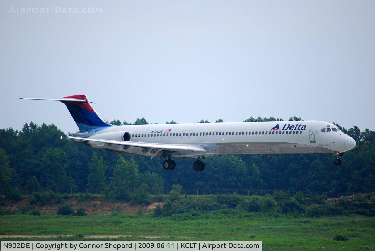 N902DE, 1992 McDonnell Douglas MD-88 C/N 53379, MD-88