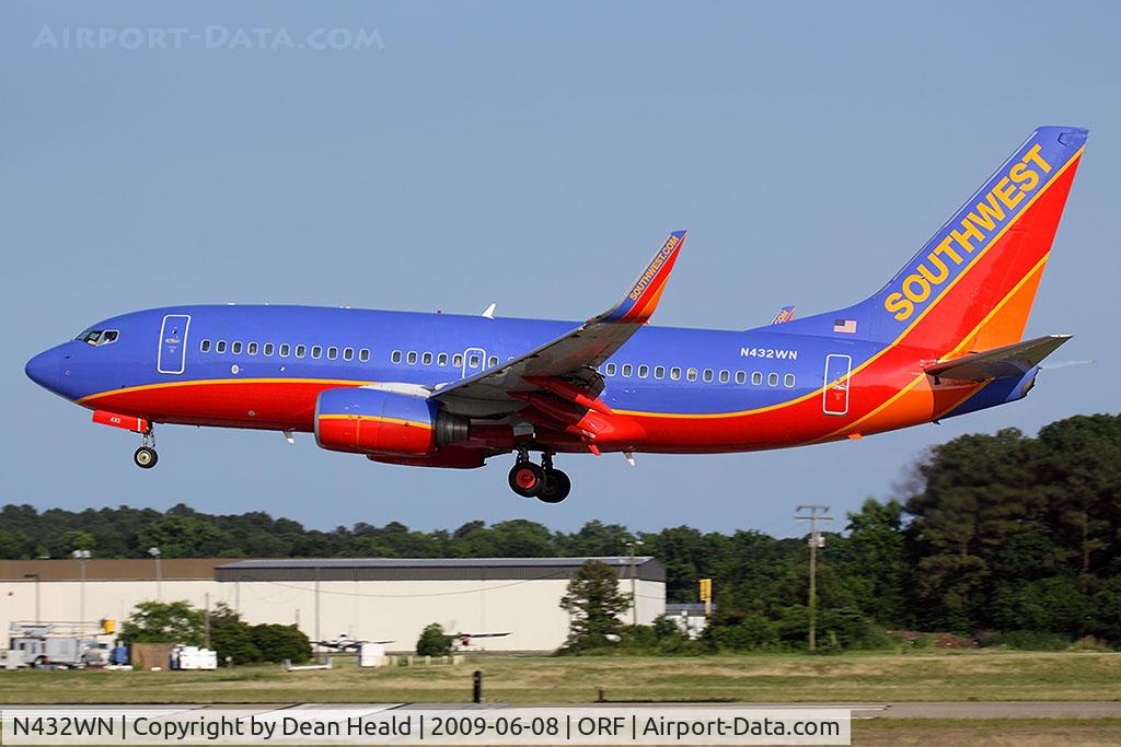 N432WN, 2003 Boeing 737-7H4 C/N 33715, Southwest Airlines N432WN (FLT SWA104) from Baltimore/Washington Int'l (KBWI) landing on RWY 5.