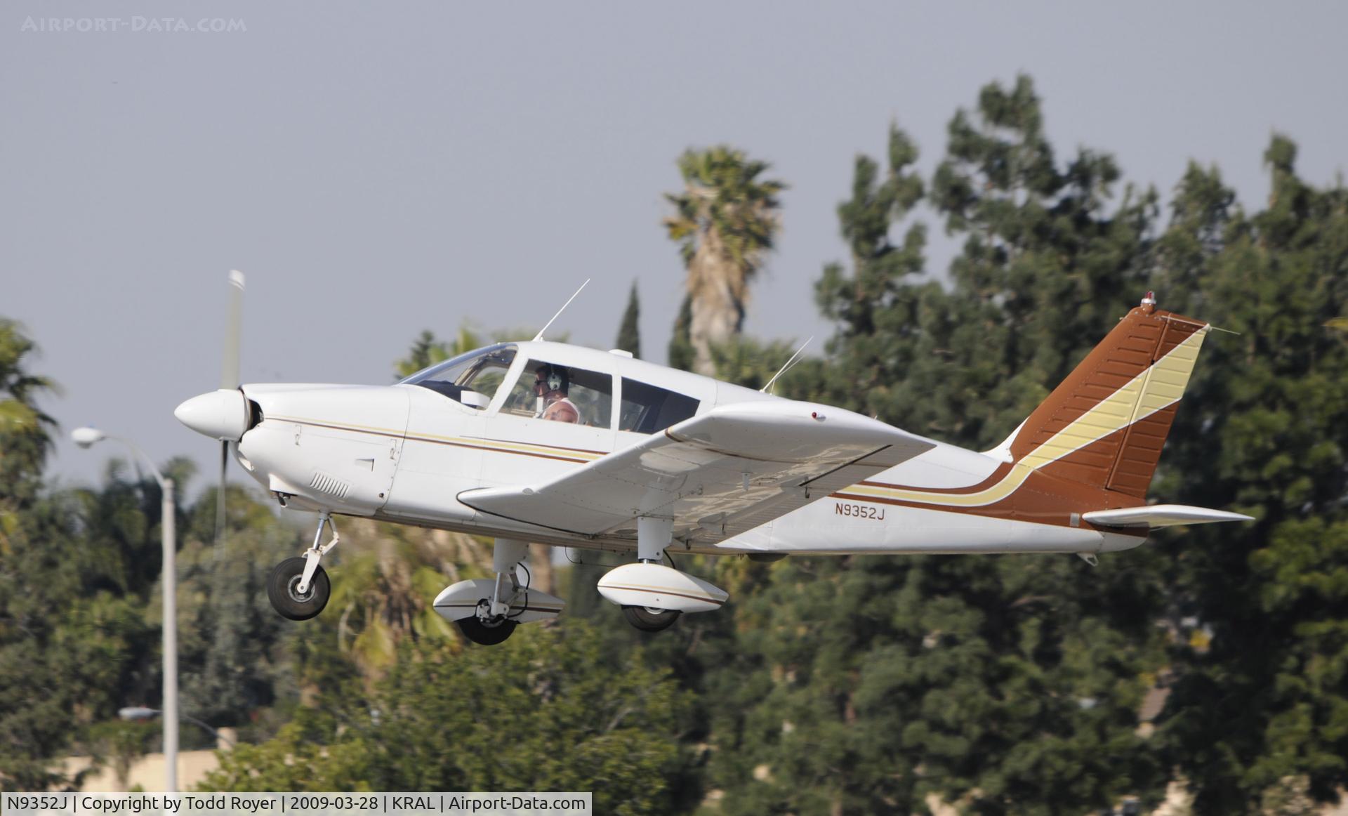 N9352J, 1966 Piper PA-28-180 C/N 28-3450, Departing RAL on 27