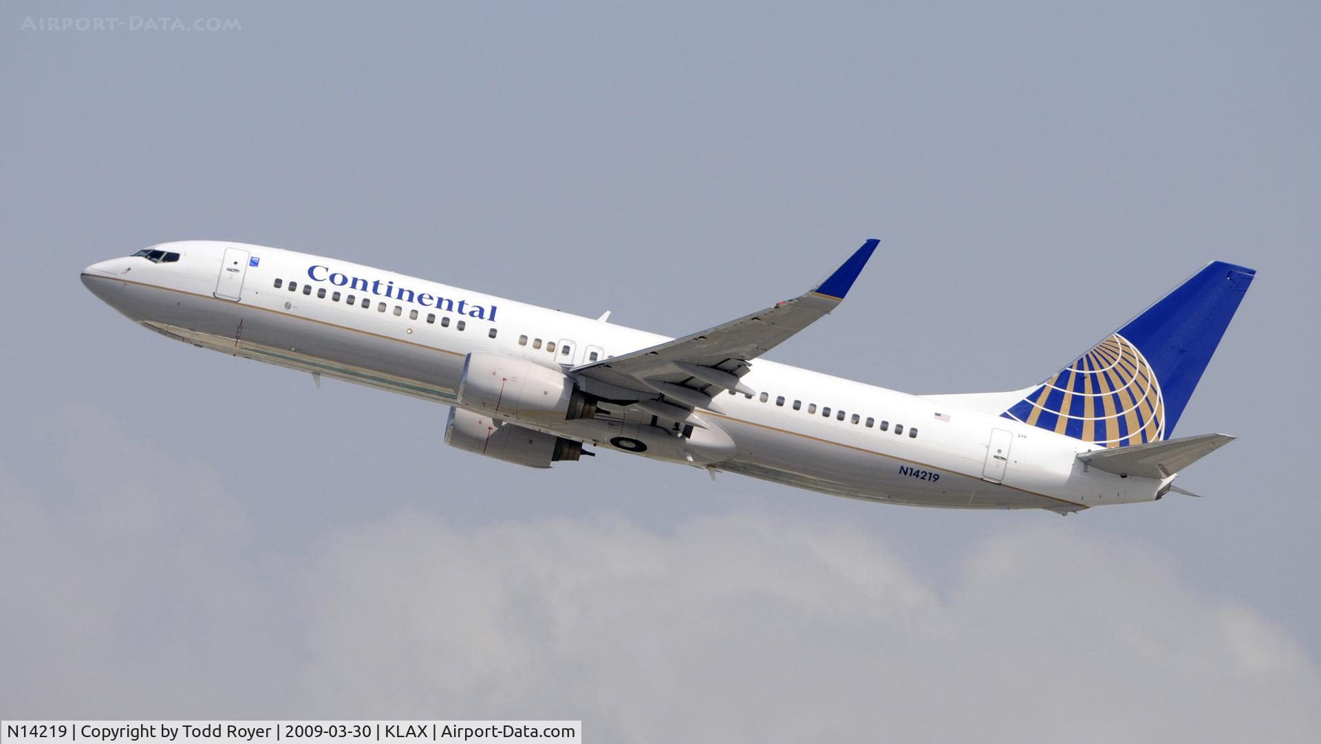 N14219, 1998 Boeing 737-824 C/N 28781, Departing LAX on 25R