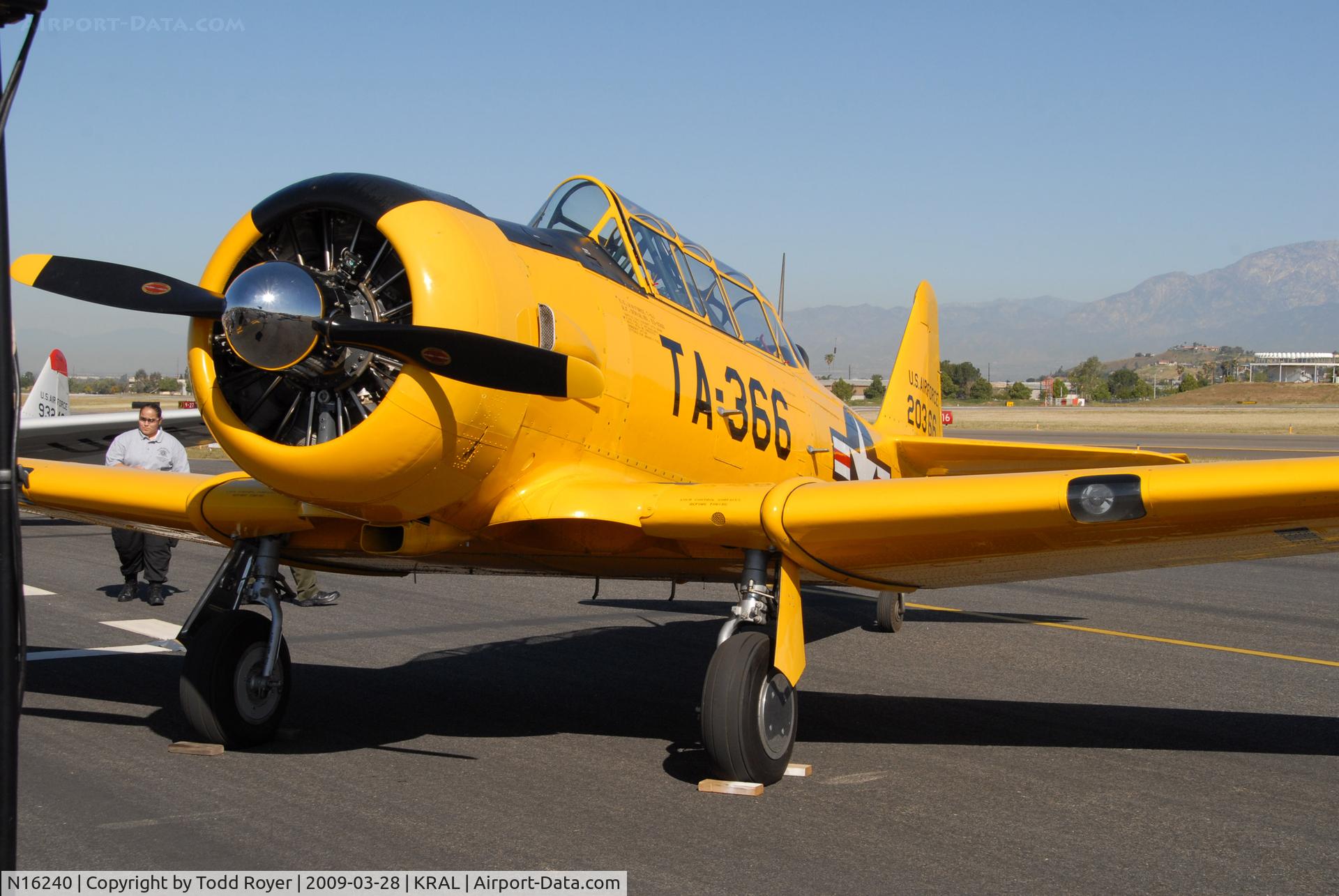 N16240, 1952 Canadian Car & Foundry (North Ameican) Harvard Mk IV C/N 20366, Riverside Airshow 2009