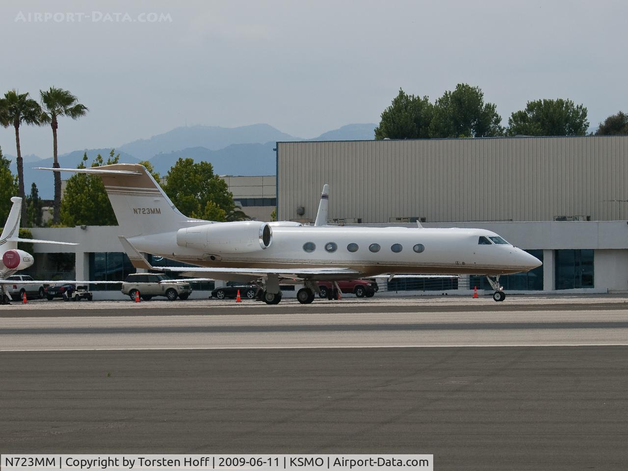 N723MM, 2007 Gulfstream Aerospace GIV-X (G350) C/N 4077, N723MM taxiing