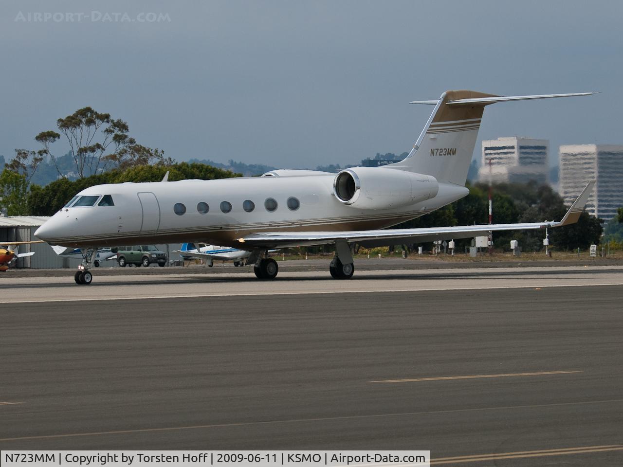 N723MM, 2007 Gulfstream Aerospace GIV-X (G350) C/N 4077, N723MM departing from RWY 21