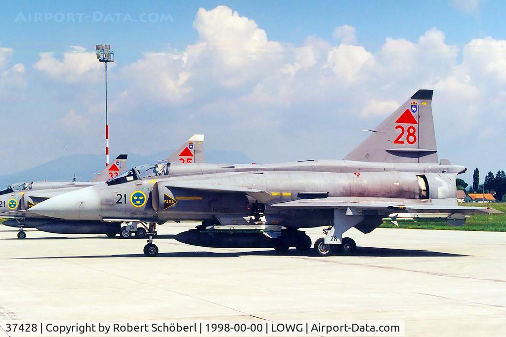 37428, Saab JA 37DI Viggen C/N 37428, Fuelstop