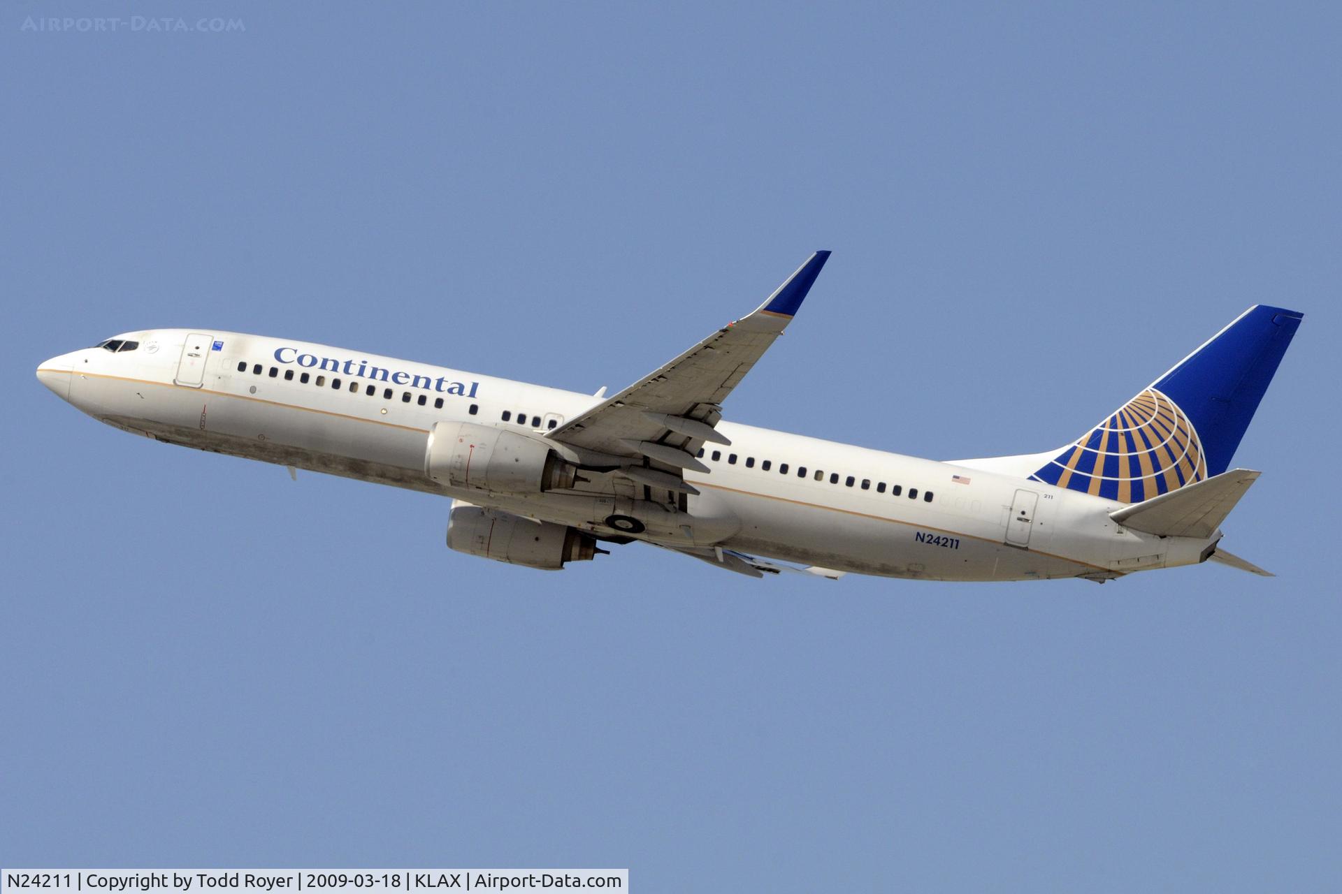 N24211, 1998 Boeing 737-824 C/N 28771, Departing LAX on 25R