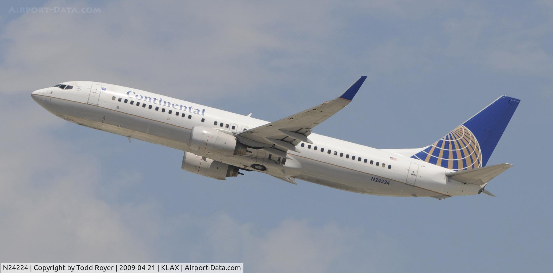 N24224, 1998 Boeing 737-824 C/N 28933, Departing LAX on 25R