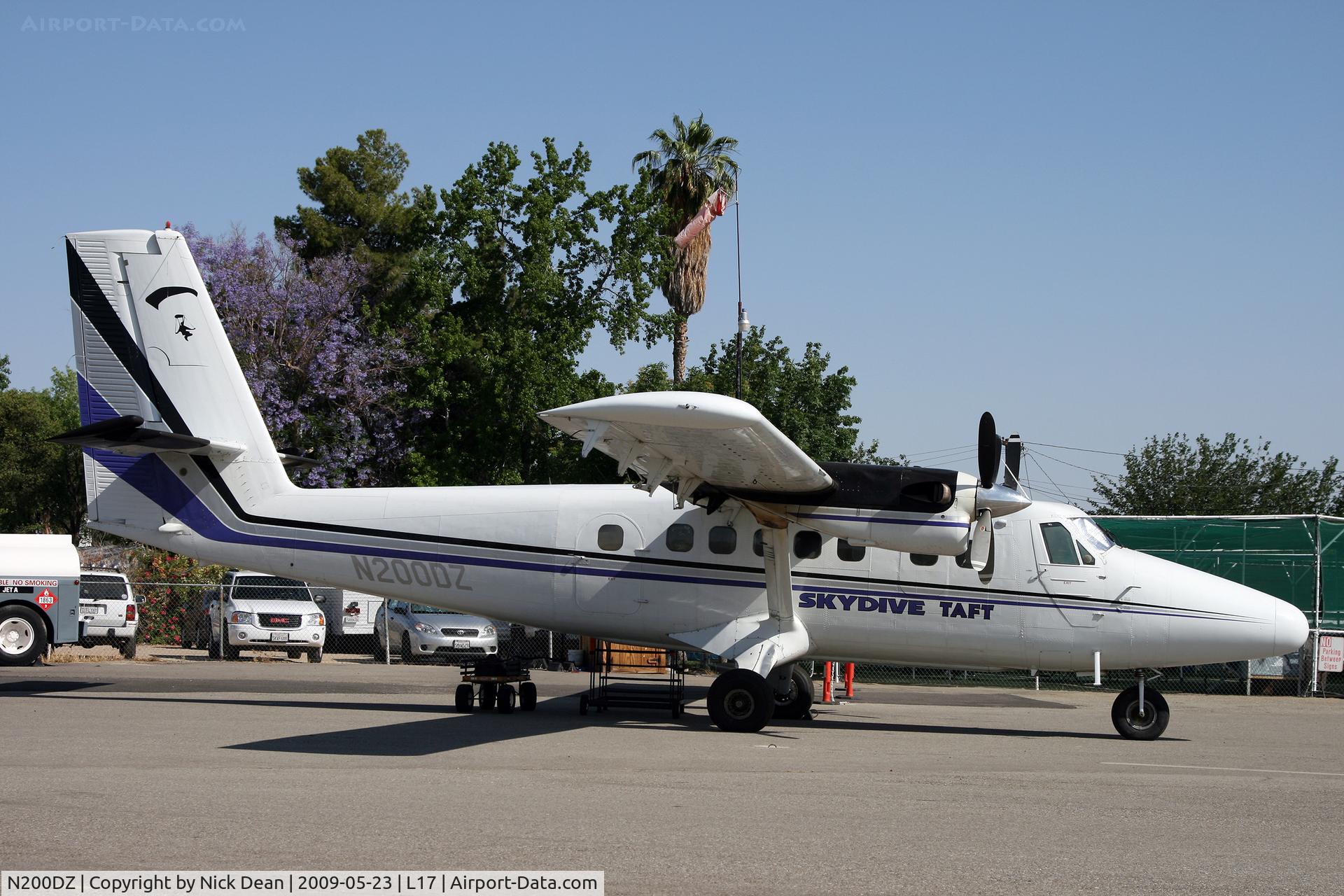 N200DZ, 1968 De Havilland Canada DHC-6-200 Twin Otter C/N 112, L17 Taft Municipal CA