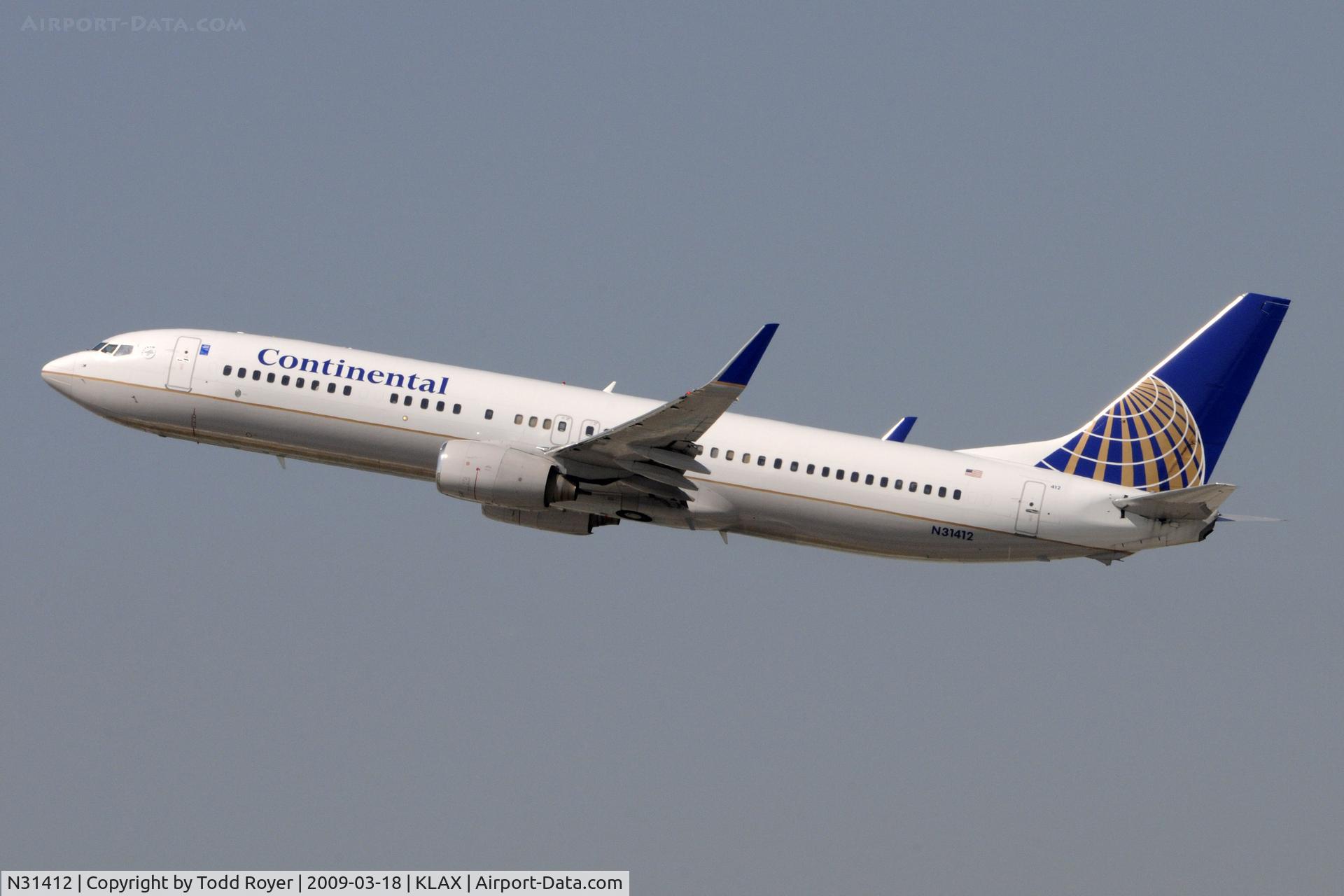 N31412, 2002 Boeing 737-924 C/N 30129, Departing LAX on 25R