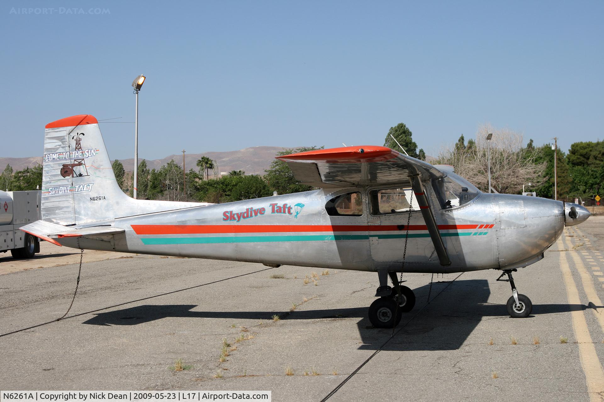 N6261A, 1956 Cessna 182 Skylane C/N 33061, L17 Taft