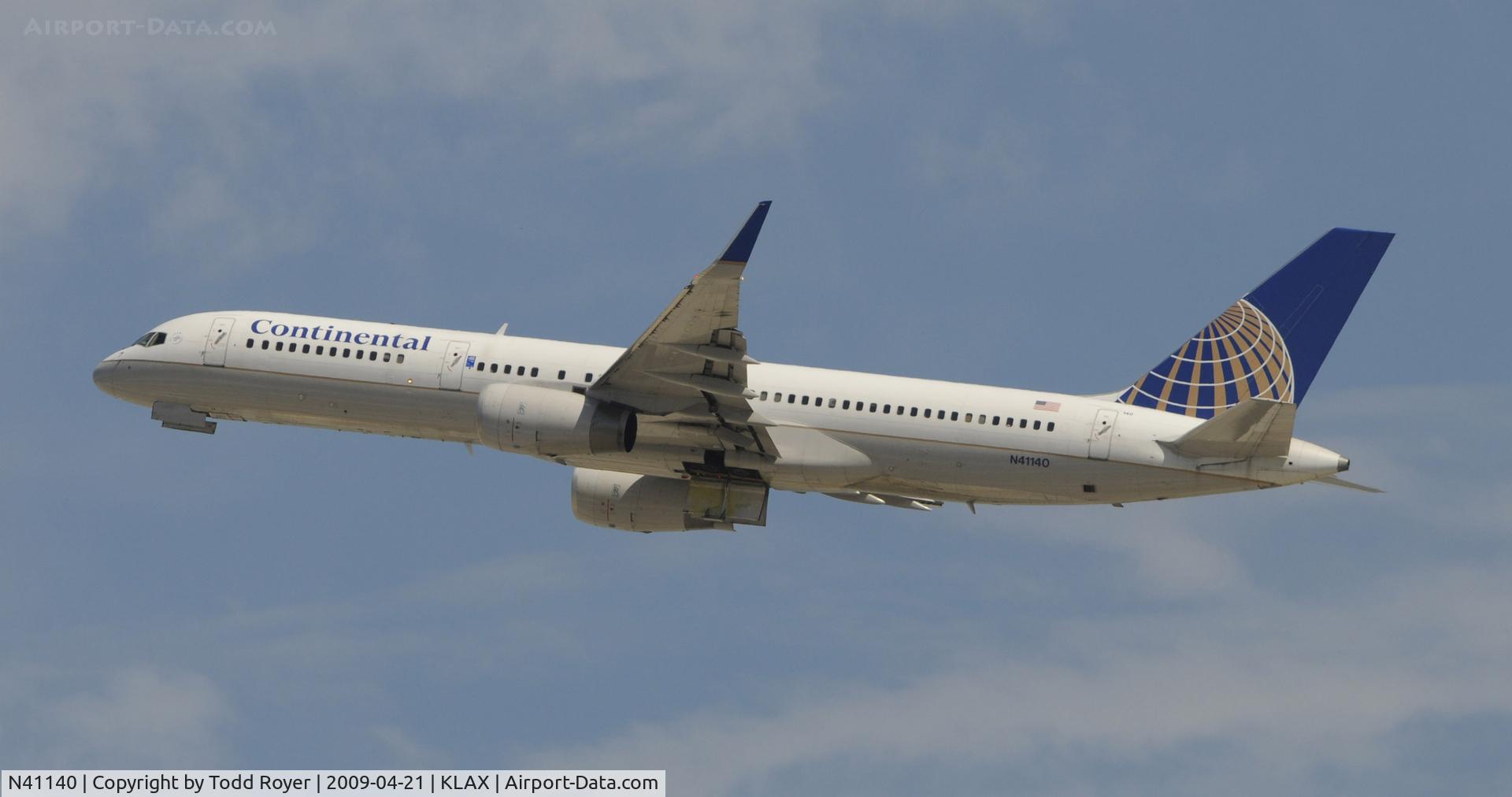 N41140, 2000 Boeing 757-224 C/N 30353, Departing LAX on 25R