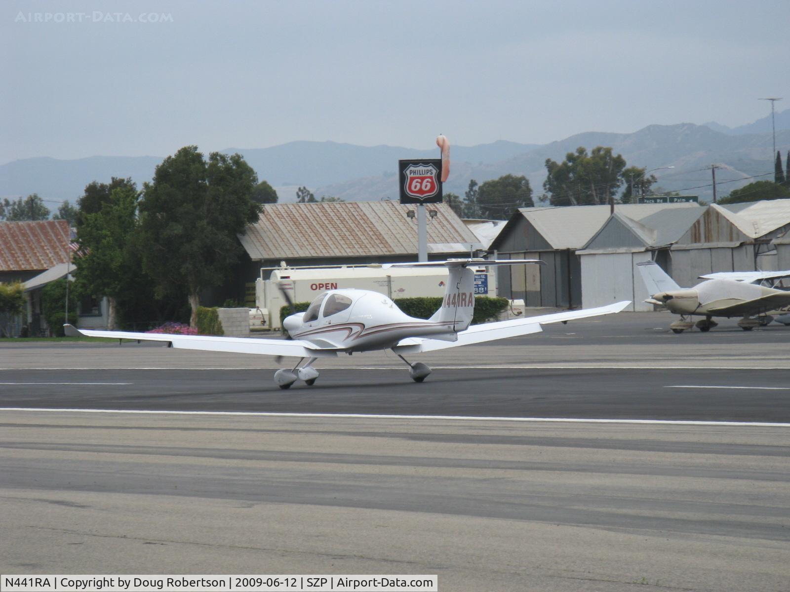 N441RA, 2008 Diamond DA-40XLS Diamond Star C/N 40.916, 2008 Diamond Aircraft Ind. Inc. DA-40-XLS DIAMOND STAR, Lycoming IO-360-M1A+ 180 Hp, Lasar electronic ignition, MT composite three blade scimitar prop, landing roll Rwy 22