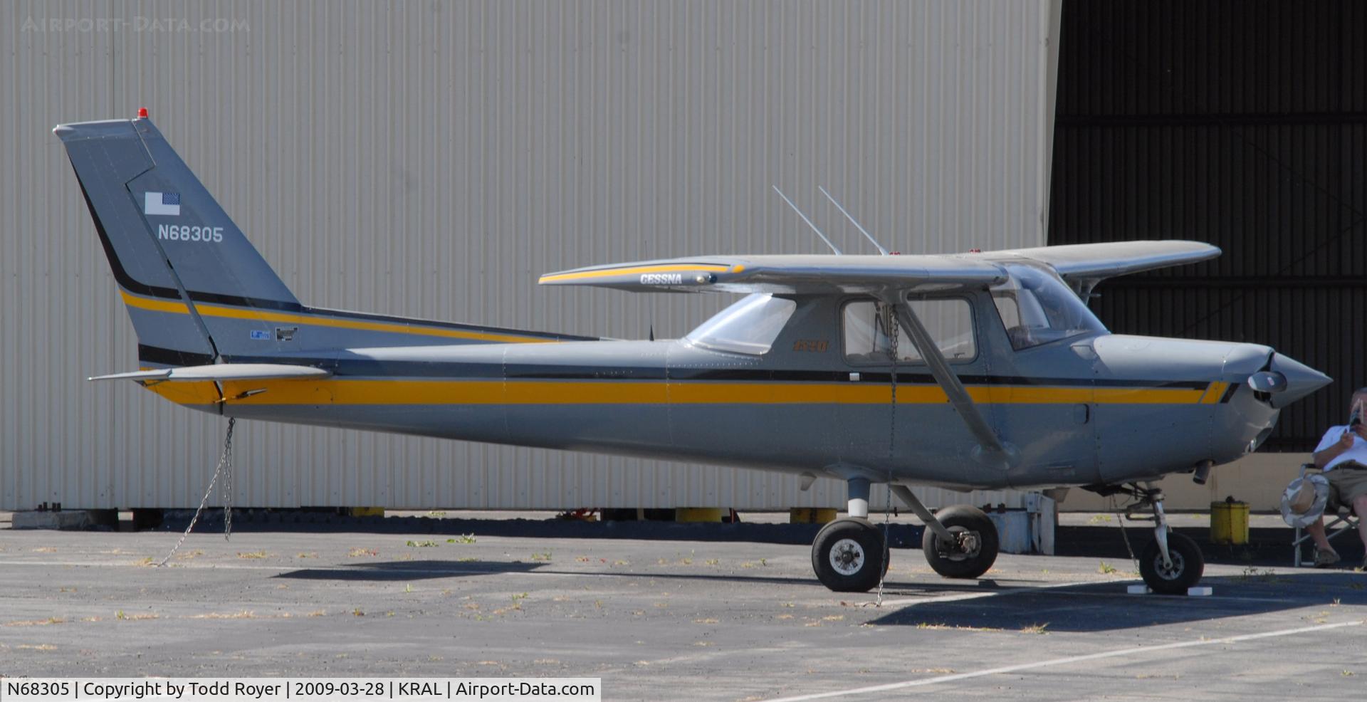 N68305, 1981 Cessna 152 C/N 15285324, Riverside Airshow 2009