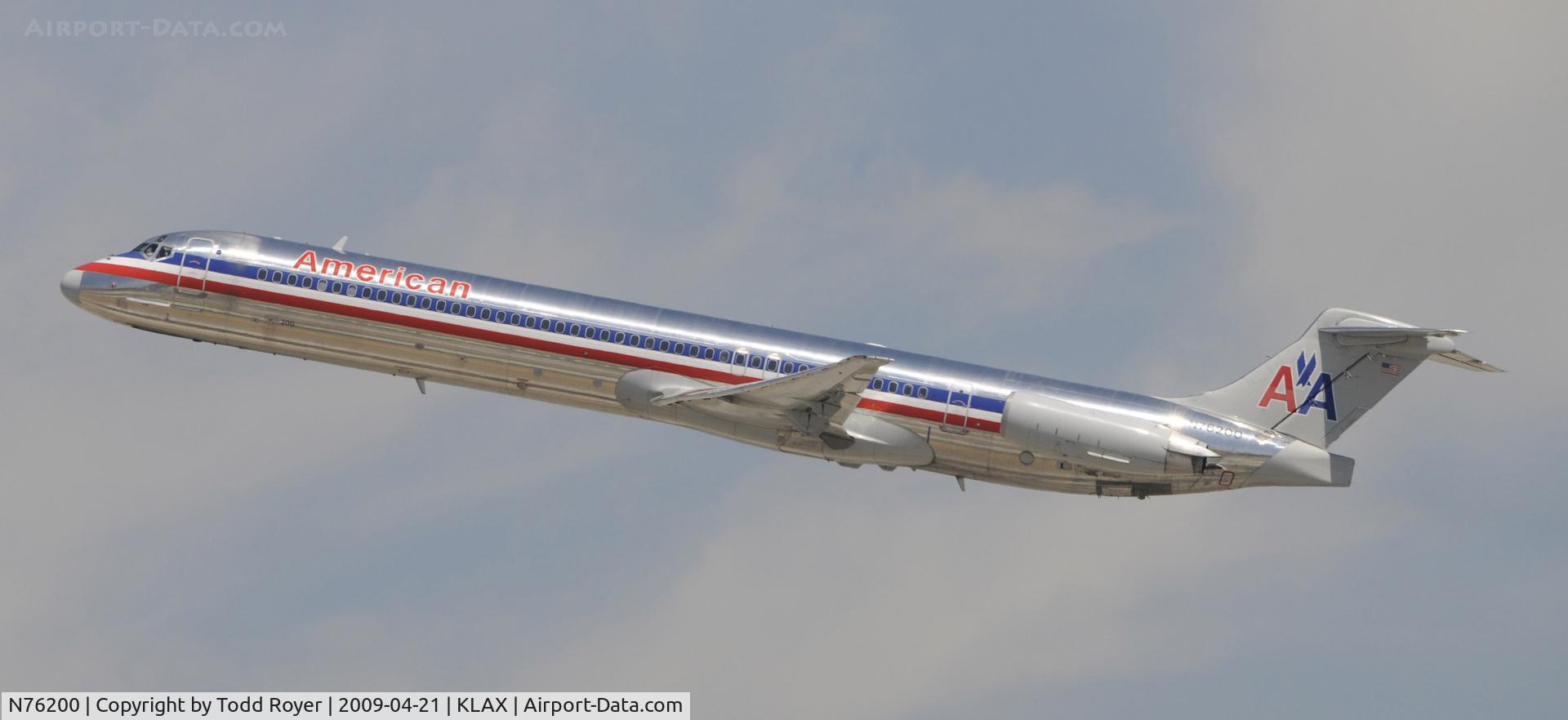 N76200, 1992 McDonnell Douglas MD-83 (DC-9-83) C/N 53290, Departing LAX on 25R