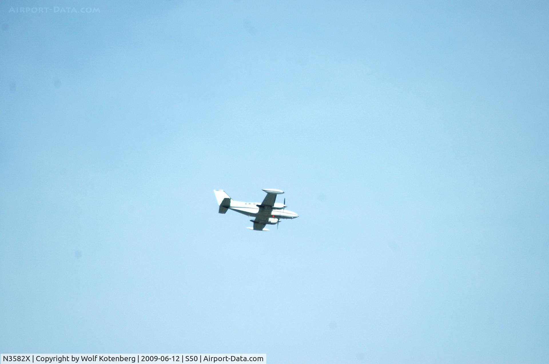 N3582X, 1980 Piper PA-31-350 Chieftain C/N 31-8052105, southbound over Auburn, about 1600 feet