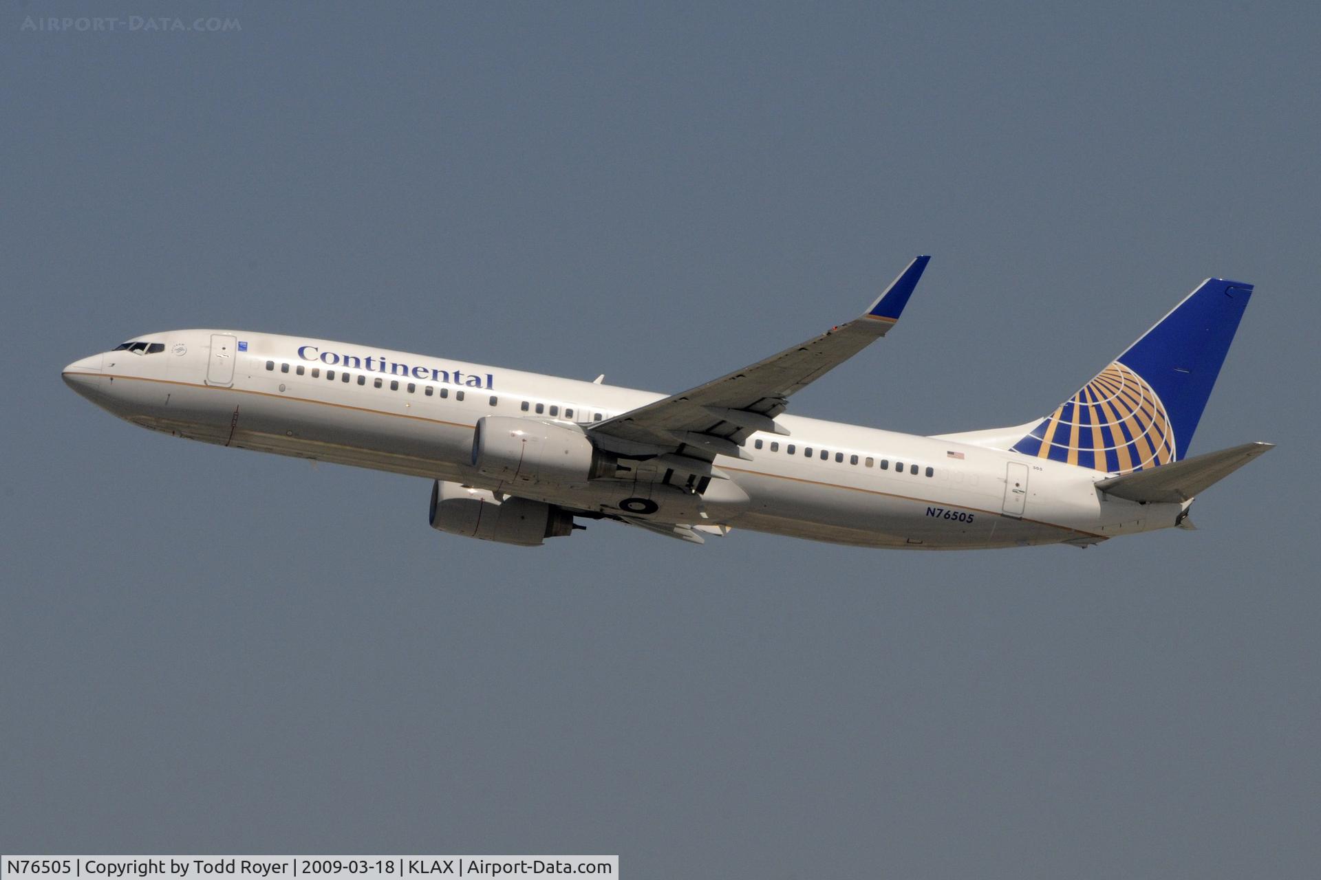 N76505, 2006 Boeing 737-824 C/N 32834, Departing LAX on 25R