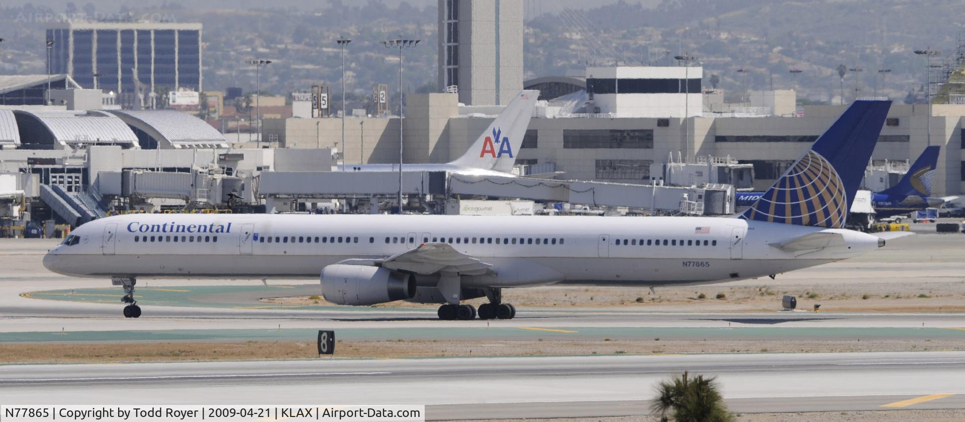 N77865, 2002 Boeing 757-33N C/N 32589, Departing LAX on 25R