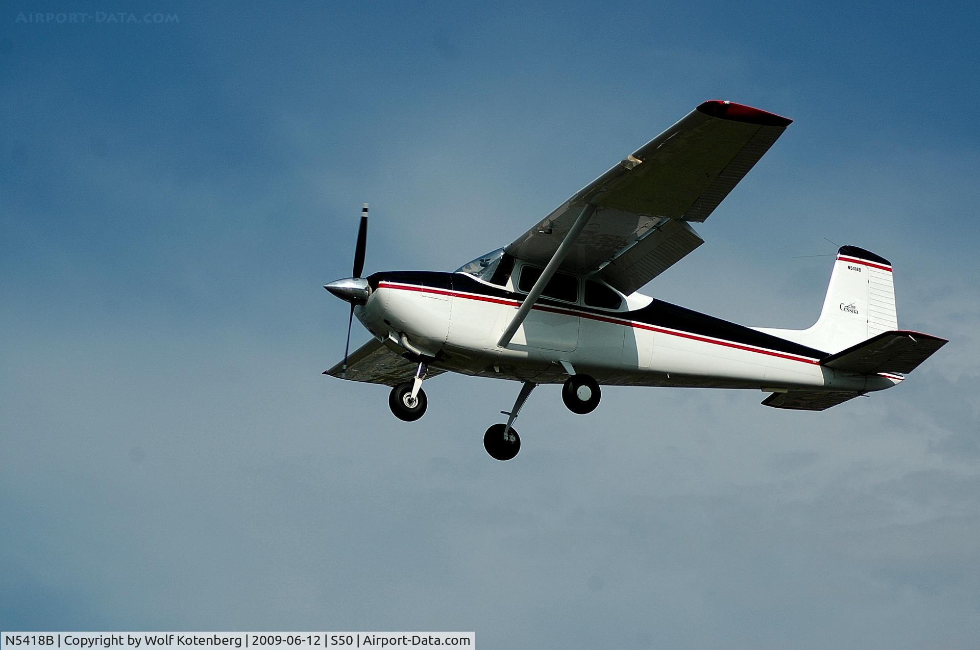 N5418B, 1956 Cessna 182 Skylane C/N 33418, in flight, on final