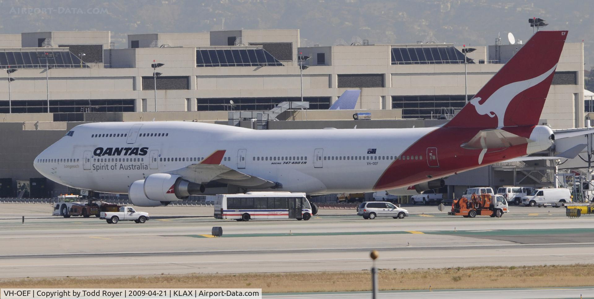 VH-OEF, 2002 Boeing 747-438/ER C/N 32910, Taxi to gate