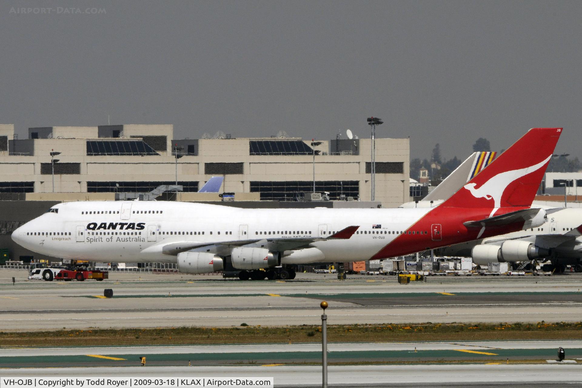 VH-OJB, 1989 Boeing 747-438 C/N 24373, Taxi to gate
