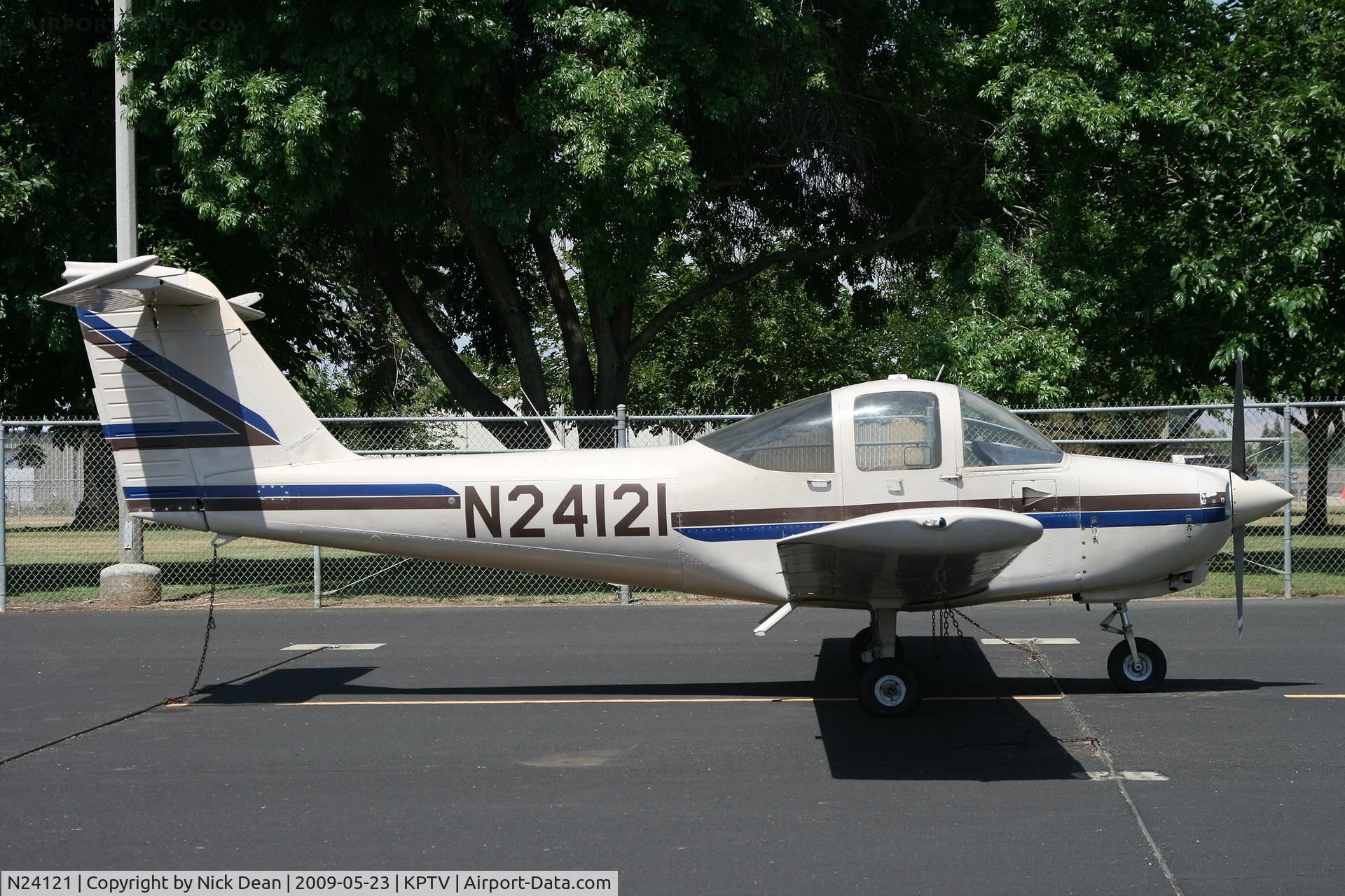 N24121, 1979 Piper PA-38-112 Tomahawk C/N 38-79A1087, KPTV