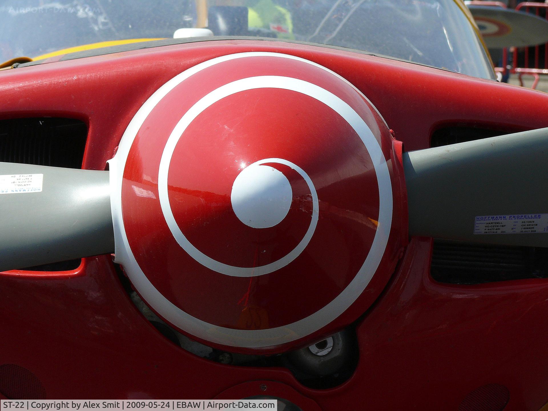 ST-22, SIAI-Marchetti SF-260M C/N 10-22, Siai-Marchetti SF-260M ST-22 Belgian Air Force, nice prop-art