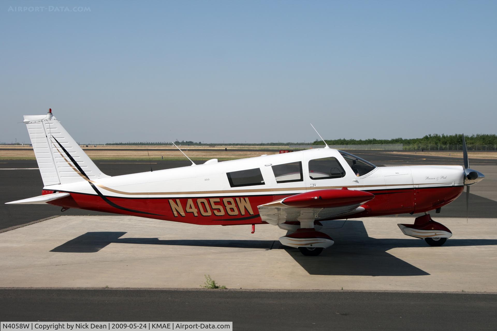 N4058W, 1966 Piper PA-32-300 Cherokee Six C/N 32-40085, KMAE