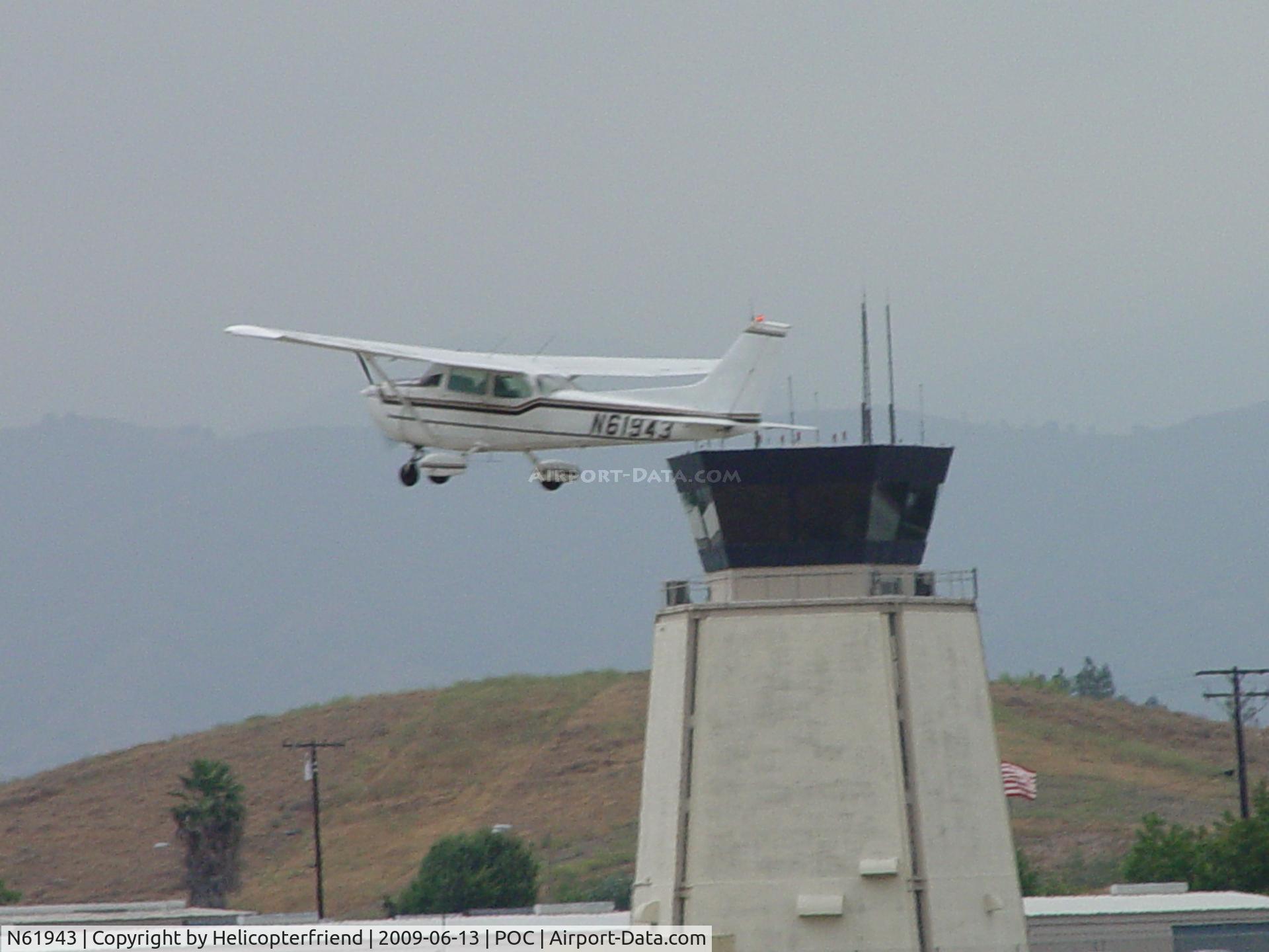 N61943, 1975 Cessna 172M C/N 17264903, Airbourne westbound passing the Tower
