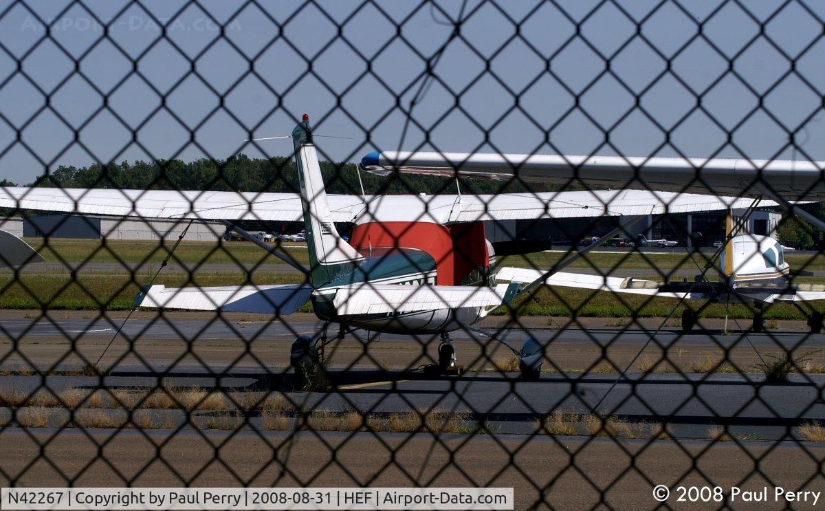 N42267, 1968 Cessna 182L Skylane C/N 18258934, Sitting still as the airtraffic picks up for the day